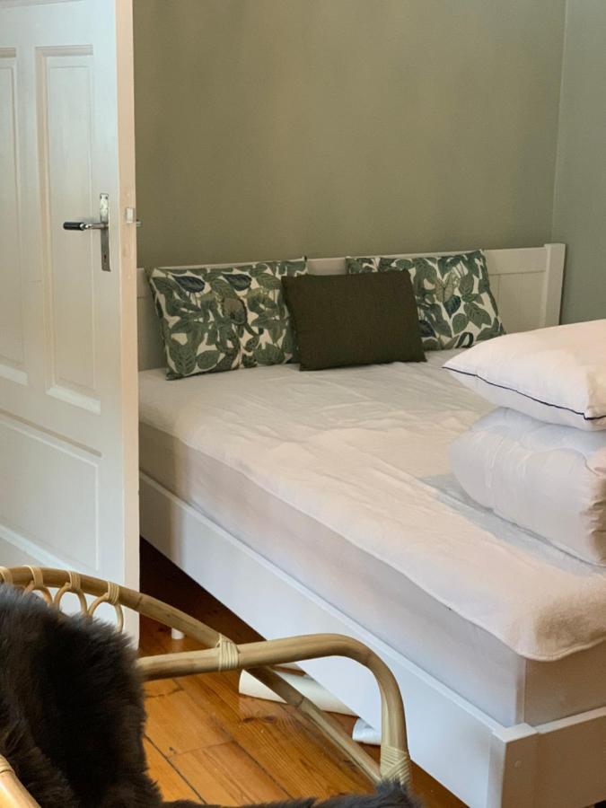 Tree Top Hill - The Old Station House - Bastad Holiday Apartments المظهر الخارجي الصورة