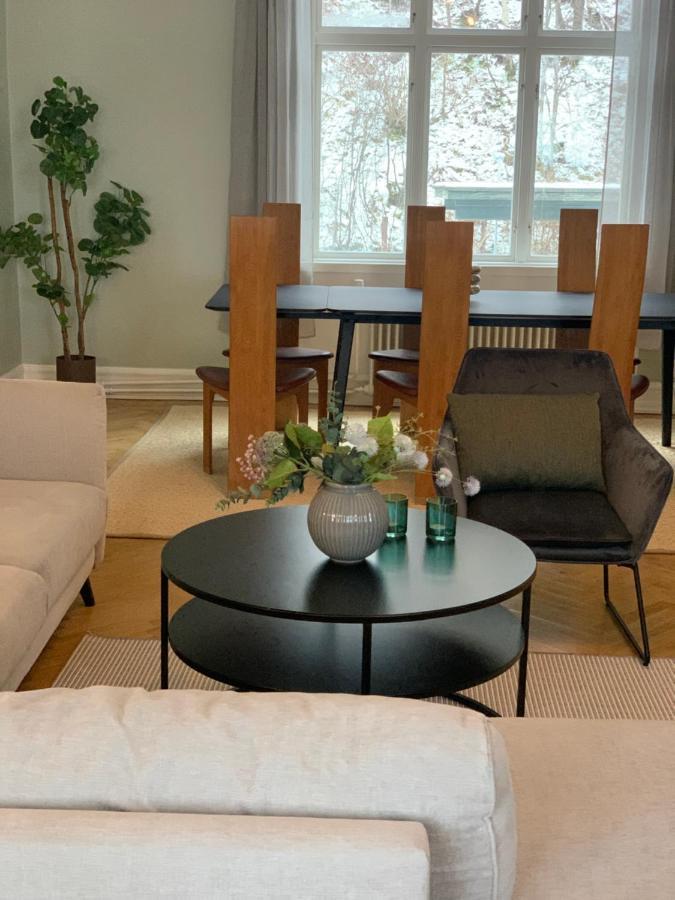 Tree Top Hill - The Old Station House - Bastad Holiday Apartments المظهر الخارجي الصورة