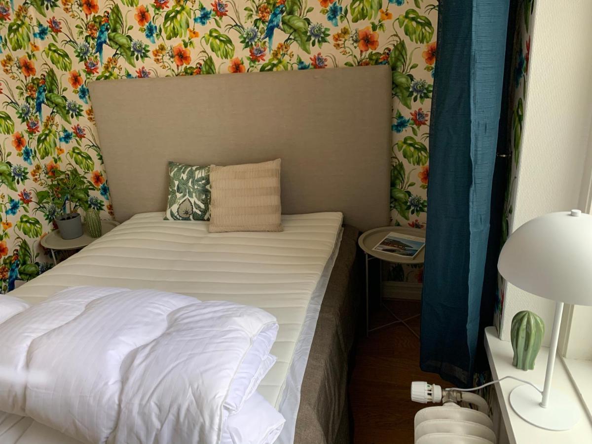 Tree Top Hill - The Old Station House - Bastad Holiday Apartments المظهر الخارجي الصورة