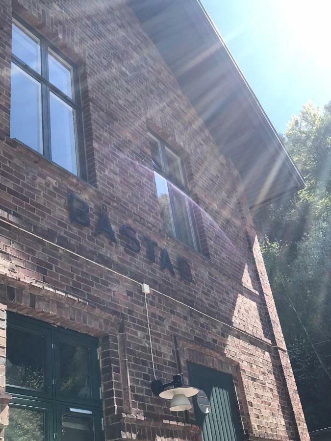 Tree Top Hill - The Old Station House - Bastad Holiday Apartments المظهر الخارجي الصورة