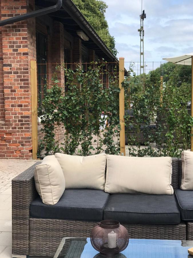 Tree Top Hill - The Old Station House - Bastad Holiday Apartments المظهر الخارجي الصورة